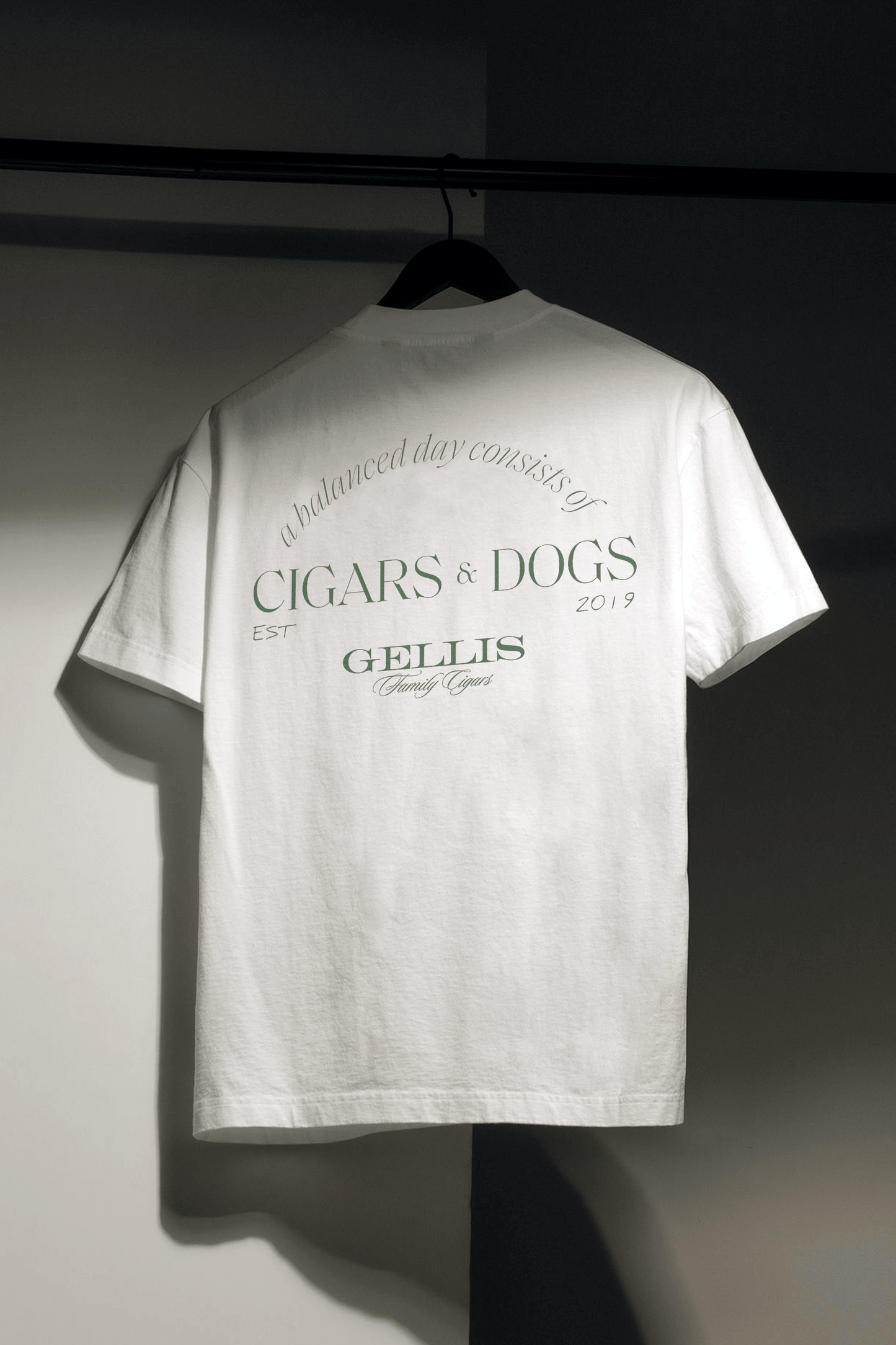 Motto Tee Hanging